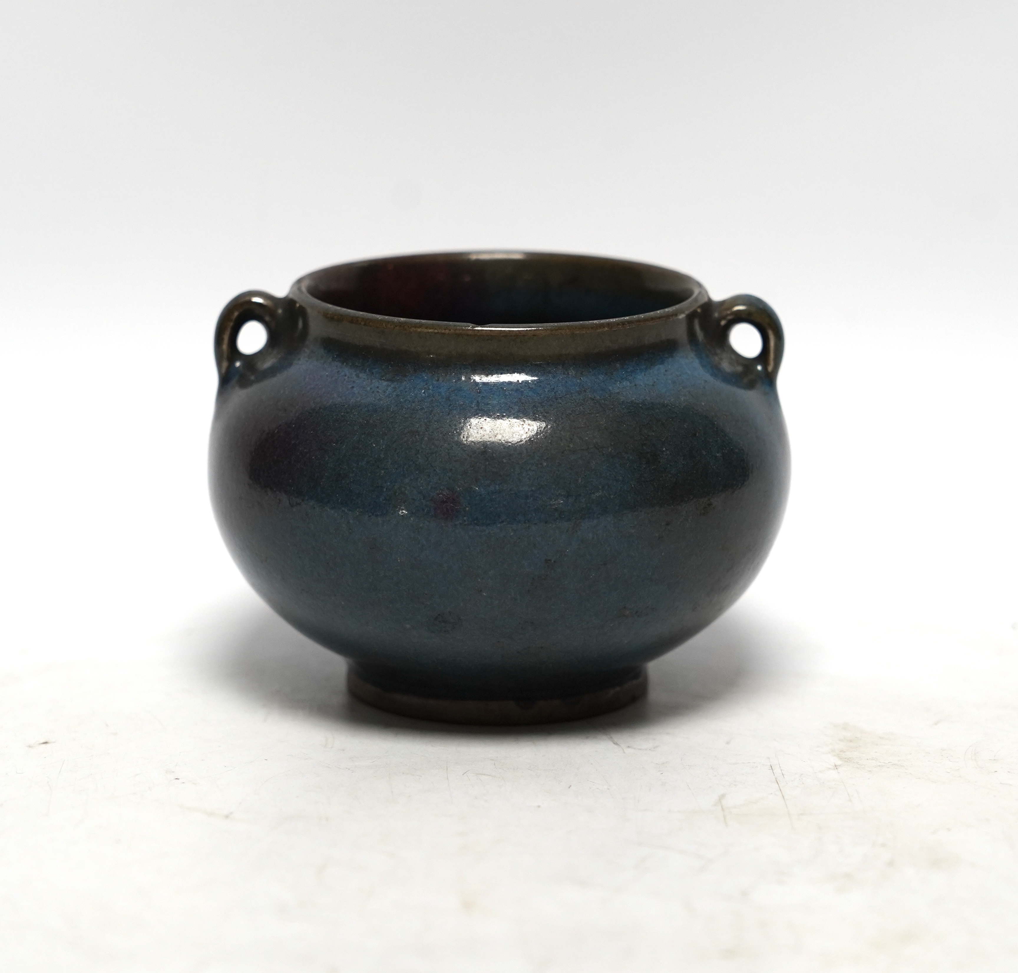 A Chinese Ming-style crimson glazed pot, 8cm high